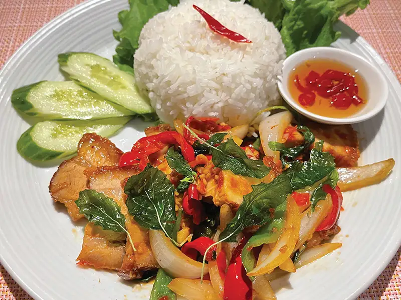 パットカパオムークロープラードカオ